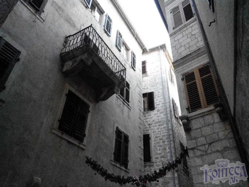 Jedosoban stan u starom gradu, Kotor